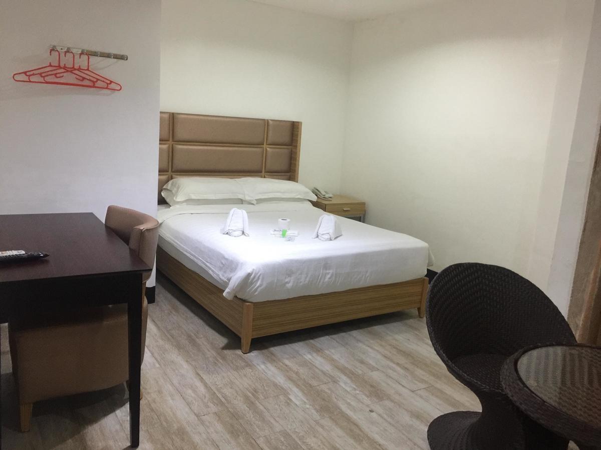เจียมโค รอยัล โฮเต็ล - ปาลาวัน Hotel Puerto Princesa ภายนอก รูปภาพ